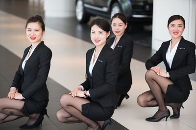 禮儀訓練，為何要“咬吸管、頭頂書”？